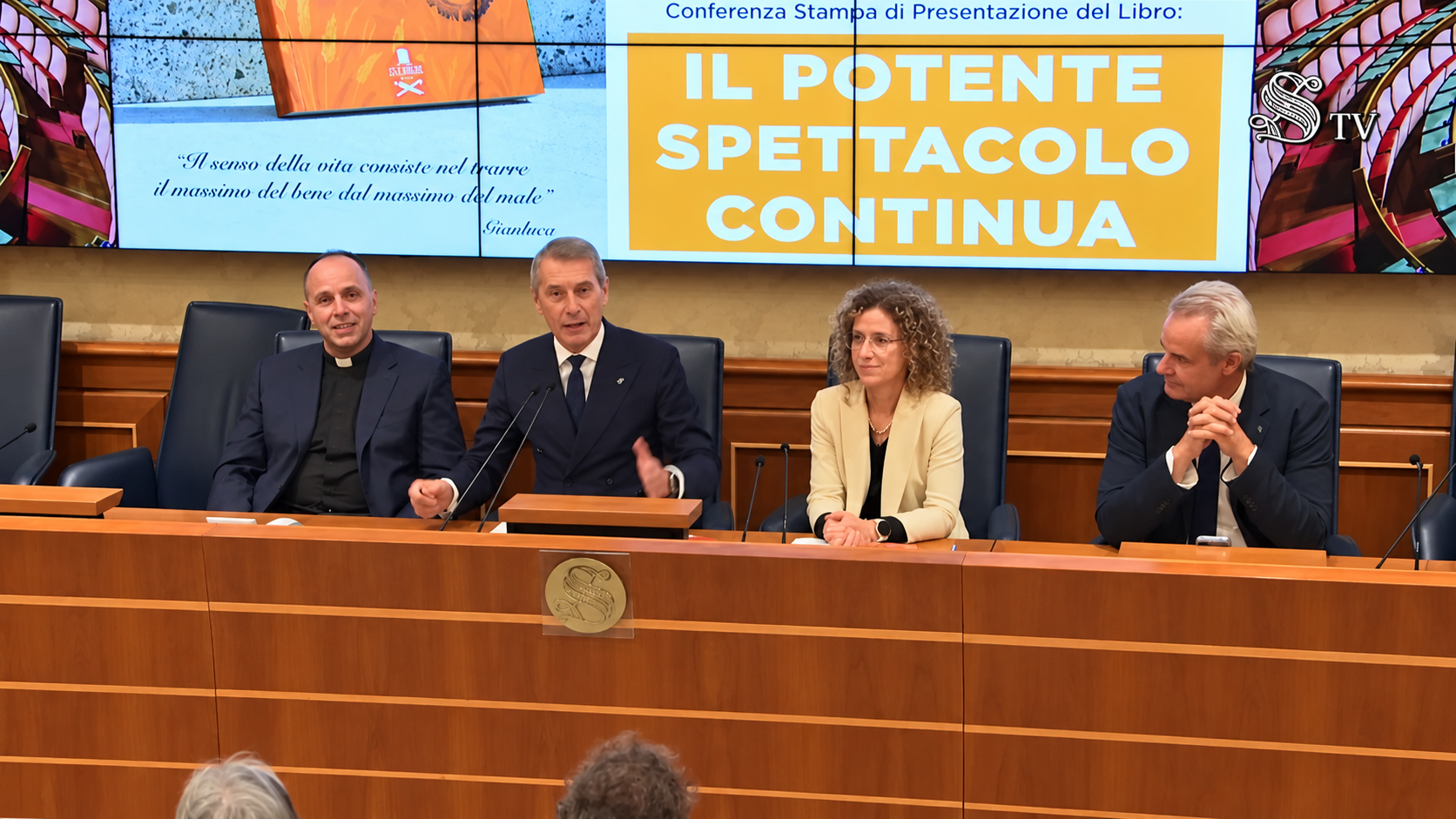 Conferenza stampa sul libro «Il potente spettacolo continua»